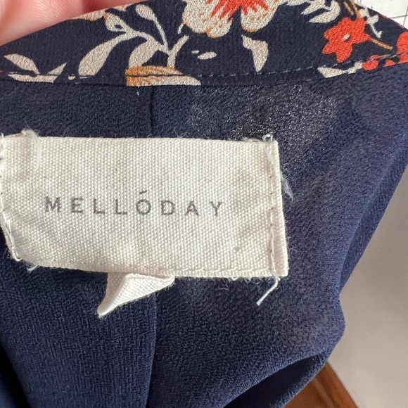 7 for $30 Melloday Long Sleeve Tunic - Picture 6 of 10